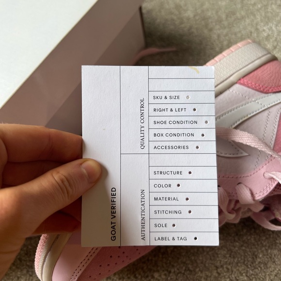 Women’s Air Jordan 1 mid digital pink - Picture 2 of 6